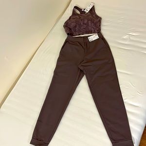 Uniqlo jogging pants and sports bra set